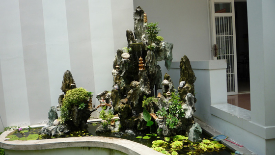 h&ograve;n non bộ đẹp trong nh&agrave; mẫu 7