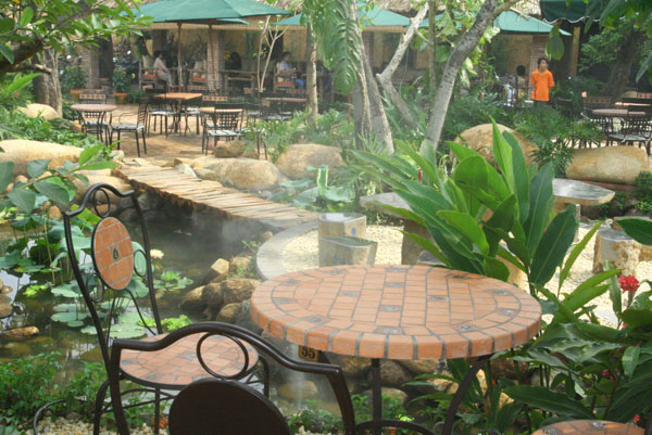 thi c&ocirc;ng tiểu cảnh qu&aacute;n cafe chuy&ecirc;n nghiệp tại h&agrave; nội